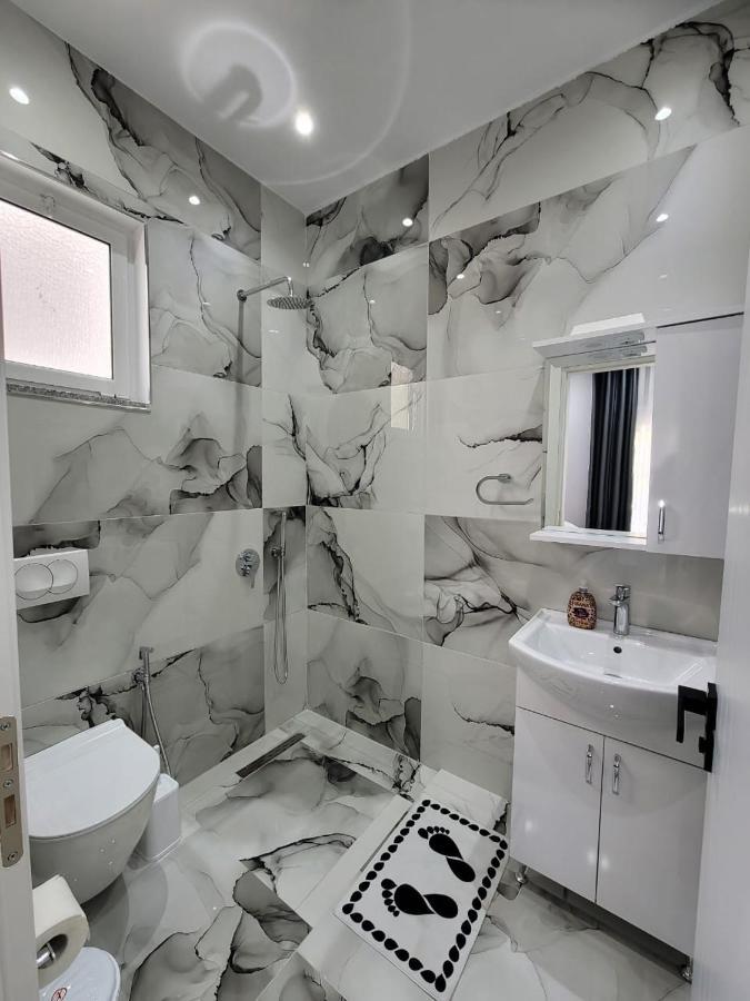 Luxury Room'S By Lika Sarandë Exterior foto